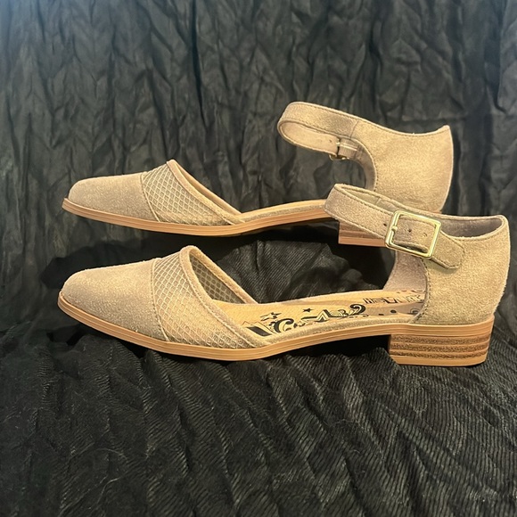 New Stylish Flats - Picture 2 of 3